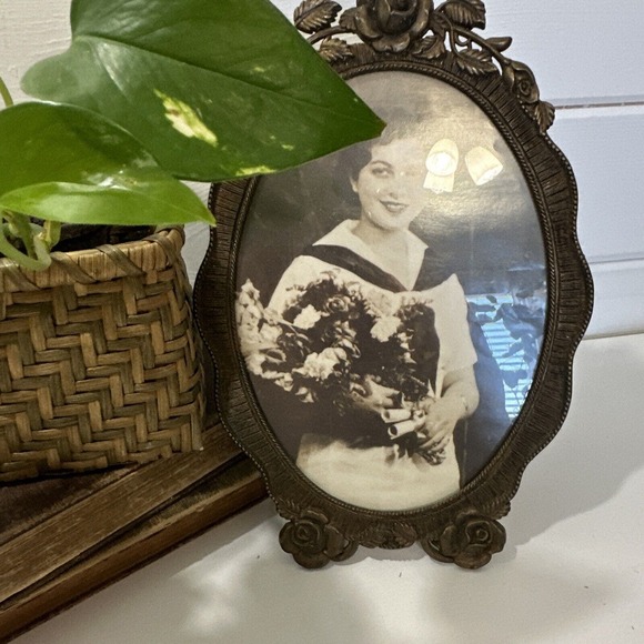 The Weston Gallery Brushed Gold Tone Rose Detail 12”X 8” Oval Picture Frame - Picture 2 of 10